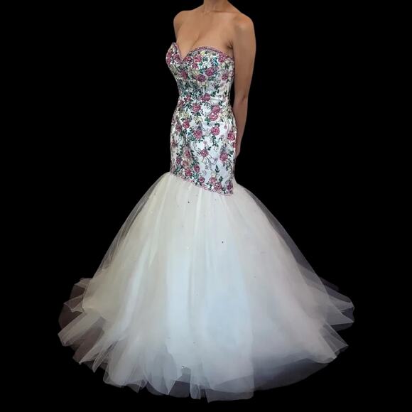 NWT Mori Lee Strapless Trumpet Wedding Dress with Embroidered Roses size 4 - Picture 1 of 3